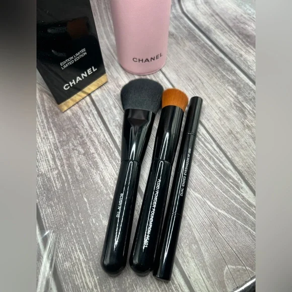 NIB CHANEL Set of 3 Makeup Brushes with Storage Case Bag Ballerina Pink Black CC - Picture 8 of 14